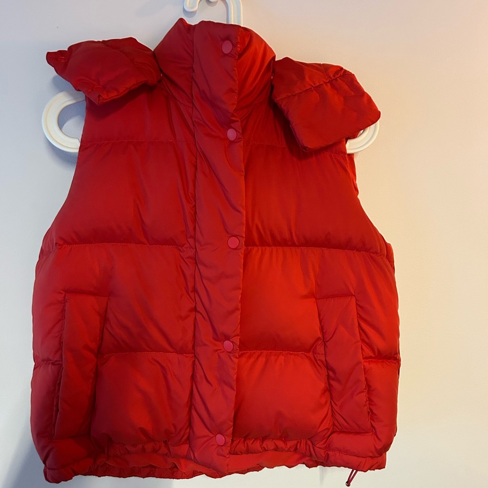 Lululemon Wunder Puff Cropped Vest
Grenadine Red